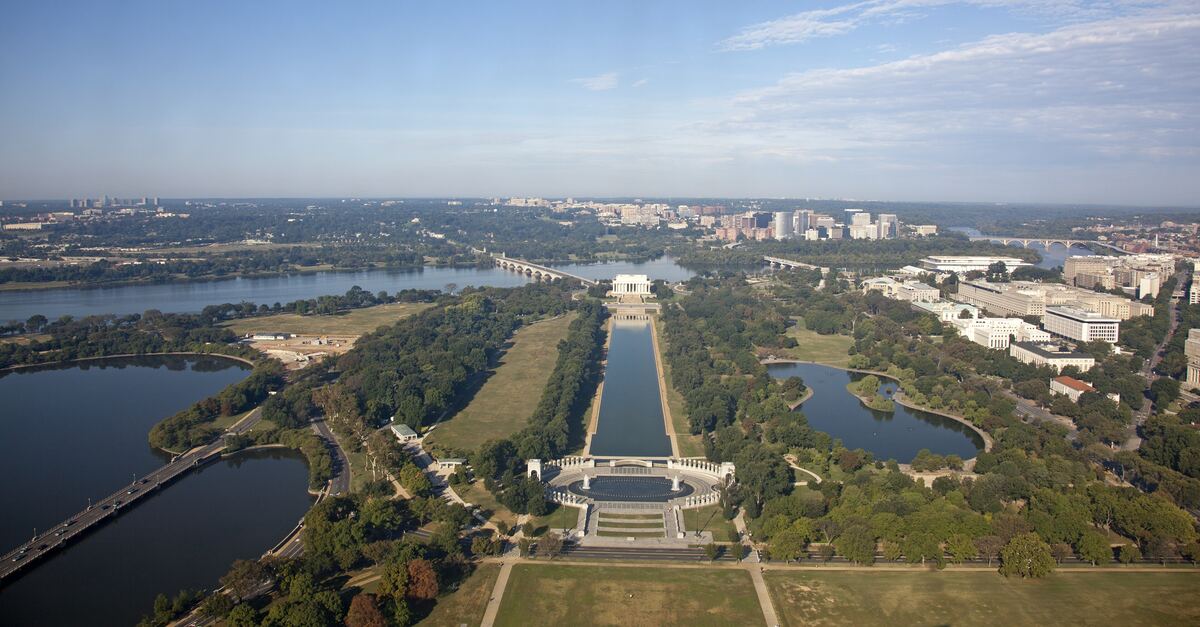 Open lawn and memorials in Washington
